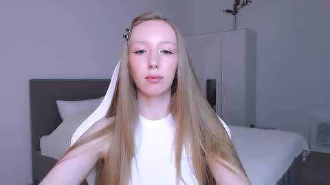 Luna online show from 11/10/25, 07:46