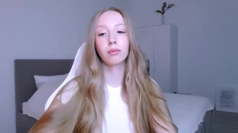 Luna online show from 11/21/25, 08:40