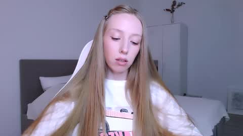 Luna online show from 11/30/25, 08:13