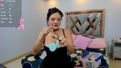 Snapshot of luna_johansson chatting on 10/03/25, 12:13 Luna  online show from 10/03/25, 12:13