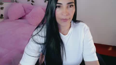 Snapshot of luna_lgomez chatting on 03/01/25, 01:18 luna online show from 03/01/25, 01:18