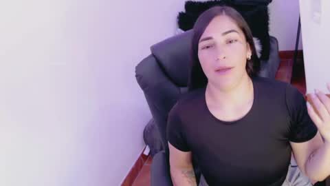 Snapshot of luna_lgomez chatting on 04/18/26, 01:48 luna online show from 04/18/26, 01:48