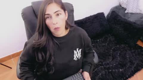 Snapshot of luna_lgomez chatting on 04/19/26, 02:55 luna online show from 04/19/26, 02:55