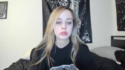 Luna online show from 11/05/25, 05:07