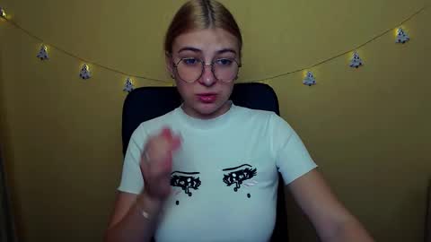 Snapshot of luna_lush_ chatting on 12/07/24, 09:06 Luna online show from 12/07/24, 09:06