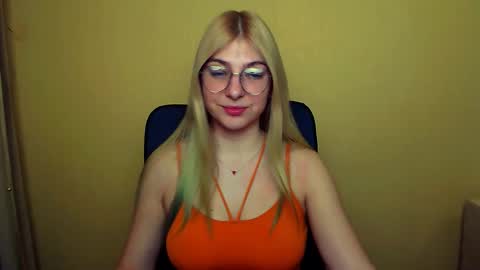 Snapshot of luna_lush_ chatting on 01/28/25, 08:25 Luna online show from 01/28/25, 08:25
