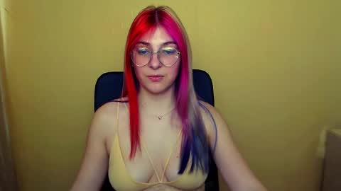 Snapshot of luna_lush_ chatting on 02/22/25, 12:19 Luna online show from 02/22/25, 12:19