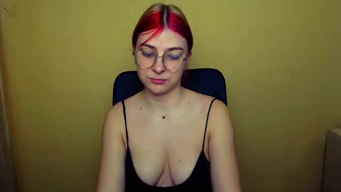 Snapshot of luna_lush_ chatting on 02/27/25, 09:22 Luna online show from 02/27/25, 09:22