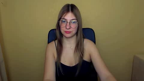 Snapshot of luna_lush_ chatting on 10/13/25, 08:47 Luna online show from 10/13/25, 08:47