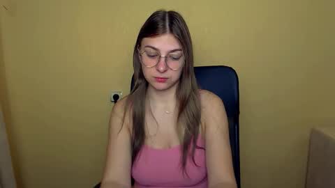Snapshot of luna_lush_ chatting on 10/14/25, 09:32 Luna online show from 10/14/25, 09:32