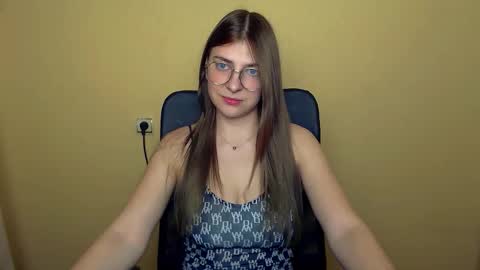 Luna online show from 11/12/25, 04:07