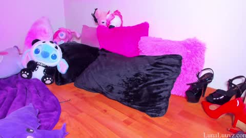 Snapshot of luna_luuvz chatting on 03/05/25, 06:12 Luna Luuvz online show from 03/05/25, 06:12