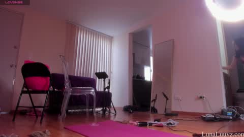 Snapshot of luna_luuvz chatting on 09/17/25, 11:17 Luna Luuvz online show from 09/17/25, 11:17