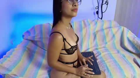 Lunaa online show from 06/19/26, 01:48