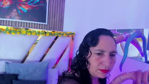 luna_naughty1 online show from 06/10/26, 09:19
