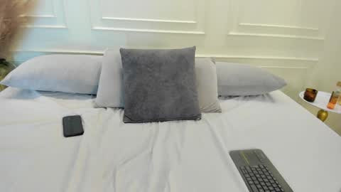 Snapshot of luna_noirxx chatting on 04/28/26, 02:27 Luna online show from 04/28/26, 02:27