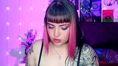 Snapshot of luna_ray420 chatting on 12/11/24, 02:52 MISS LUNA online show from 12/11/24, 02:52