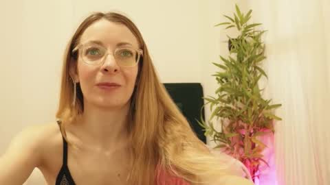 Snapshot of luna_riva chatting on 01/19/26, 09:24 Luna Riva online show from 01/19/26, 09:24