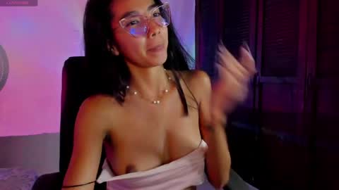 Snapshot of luna_roja257 chatting on 06/25/26, 05:12 Luna Roja26 online show from 06/25/26, 05:12