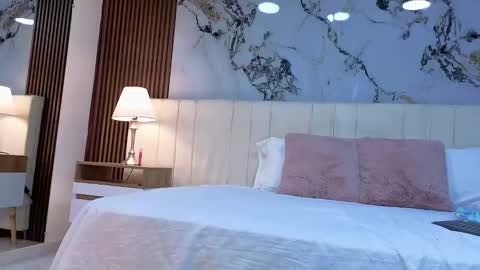 Snapshot of luna_star__18 chatting on 09/28/25, 11:26 A M M Y online show from 09/28/25, 11:26