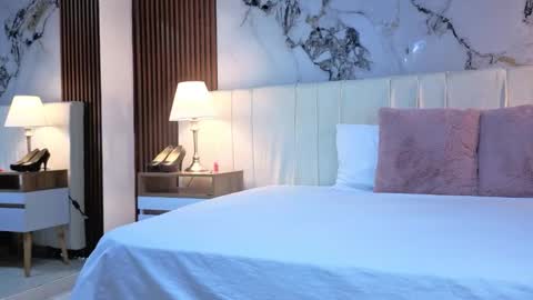 Snapshot of luna_star__18 chatting on 10/23/25, 11:42 A M M Y online show from 10/23/25, 11:42