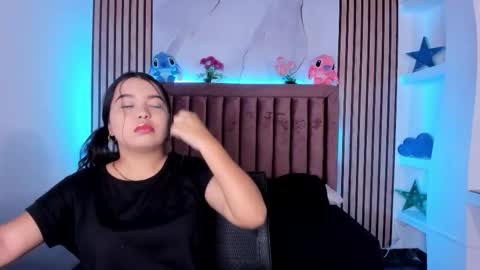 Snapshot of luna_sweeett_ chatting on 11/24/25, 12:05 Luna online show from 11/24/25, 12:05