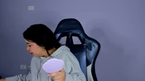 Snapshot of luna_sweeett_ chatting on 12/05/25, 12:14 Luna online show from 12/05/25, 12:14