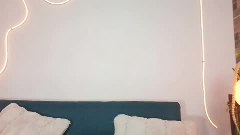 Snapshot of luna_valen chatting on 04/16/26, 03:40 luna_valen online show from 04/16/26, 03:40