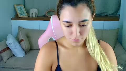 Snapshot of luna_velvvet chatting on 06/24/26, 02:32 Luna online show from 06/24/26, 02:32