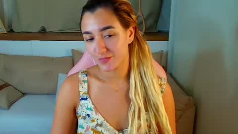 Snapshot of luna_velvvet chatting on 07/02/26, 03:23 Luna online show from 07/02/26, 03:23