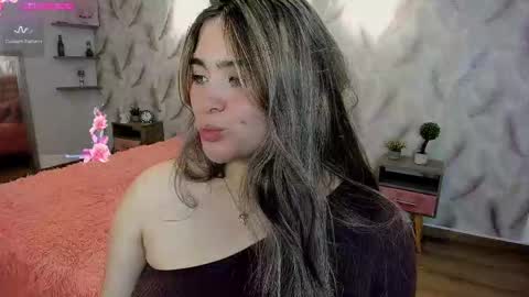 Snapshot of luna_volk chatting on 09/24/25, 04:27 Luna online show from 09/24/25, 04:27