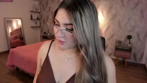 Snapshot of luna_volk chatting on 10/08/25, 02:53 Luna online show from 10/08/25, 02:53