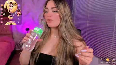 Snapshot of luna_volk chatting on 10/22/25, 04:02 Luna online show from 10/22/25, 04:02