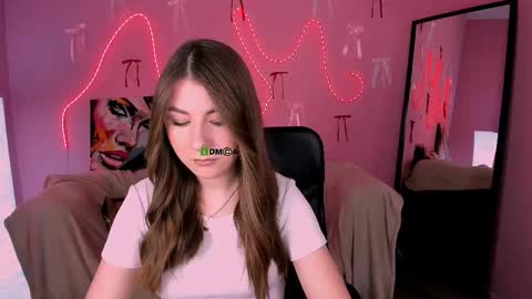 Snapshot of luna_wisper chatting on 03/27/26, 01:33 Luna online show from 03/27/26, 01:33