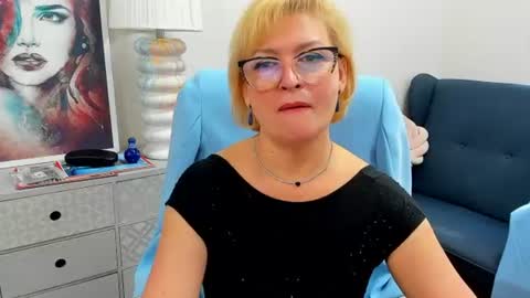 L u n a online show from 06/12/26, 06:56