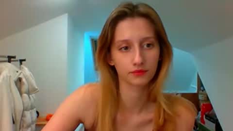 Snapshot of luna_xsensual chatting on 12/18/24, 05:52 L U N A  online show from 12/18/24, 05:52