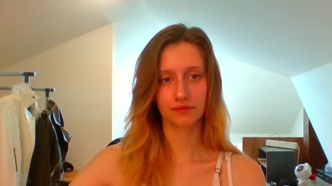 Snapshot of luna_xsensual chatting on 02/25/25, 10:58 L U N A  online show from 02/25/25, 10:58