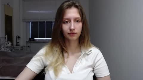 Snapshot of luna_xsensual chatting on 09/15/25, 05:40 L U N A  online show from 09/15/25, 05:40