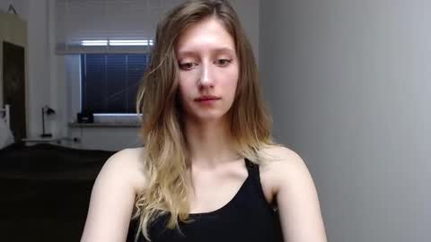 Snapshot of luna_xsensual chatting on 09/22/25, 05:31 L U N A  online show from 09/22/25, 05:31