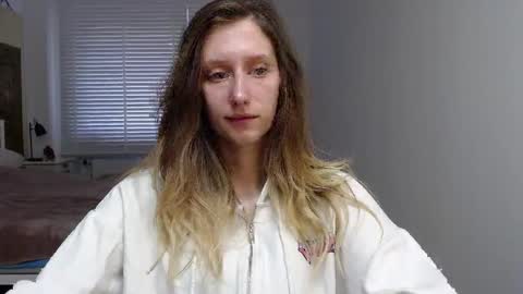 Snapshot of luna_xsensual chatting on 10/06/25, 05:27 L U N A  online show from 10/06/25, 05:27