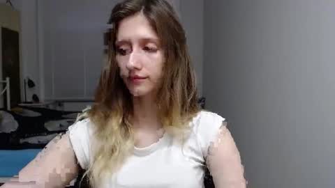 Snapshot of luna_xsensual chatting on 10/09/25, 05:49 L U N A  online show from 10/09/25, 05:49