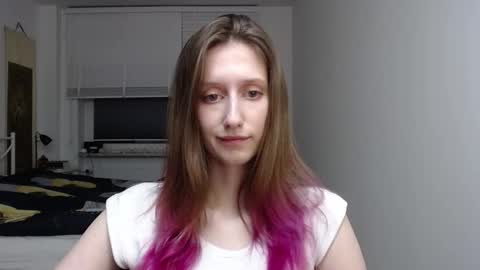 Snapshot of luna_xsensual chatting on 11/17/25, 06:35 L U N A online show from 11/17/25, 06:35