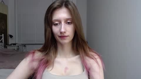 Snapshot of luna_xsensual chatting on 12/22/25, 06:32 L U N A online show from 12/22/25, 06:32