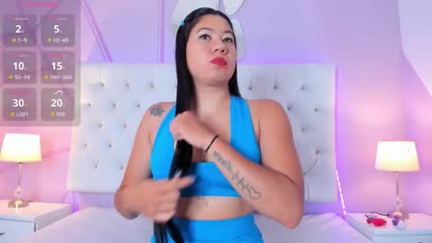 lunaa_hart online show from 11/01/25, 08:00