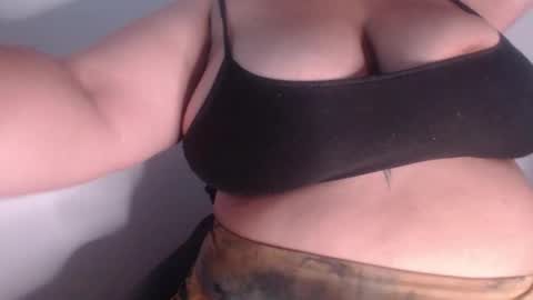 Snapshot of lunaa_milk chatting on 03/21/26, 05:45 luna online show from 03/21/26, 05:45