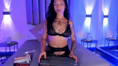 Snapshot of lunaa_moonn chatting on 07/27/26, 06:59 lunaa_moonn online show from 07/27/26, 06:59