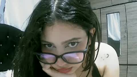 lunaa_sub online show from 01/31/25, 02:58