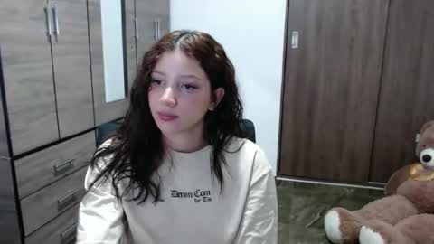 lunaa_sub online show from 10/03/25, 02:08