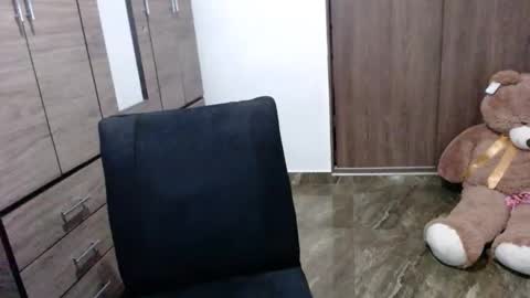 lunaa_sub online show from 12/19/25, 07:21