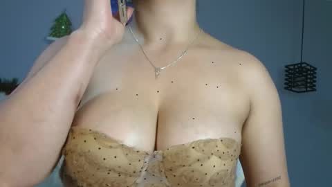 lunaaitana online show from 12/18/25, 08:59